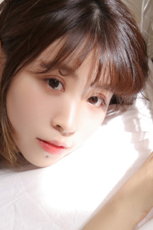 肉色泳衣